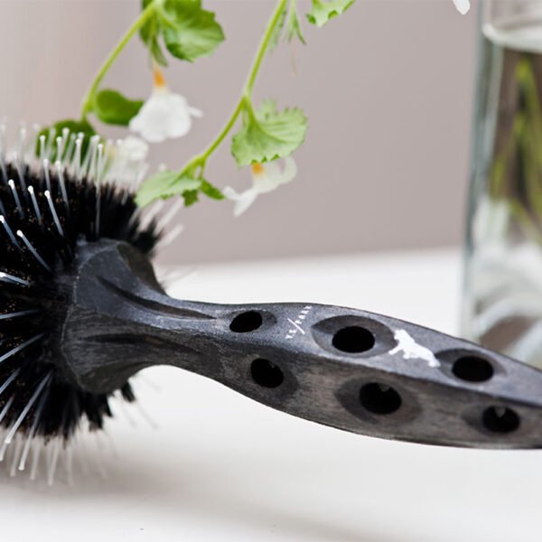 Y.S.PARK BLACK CARBON TIGER plaukų šepetys